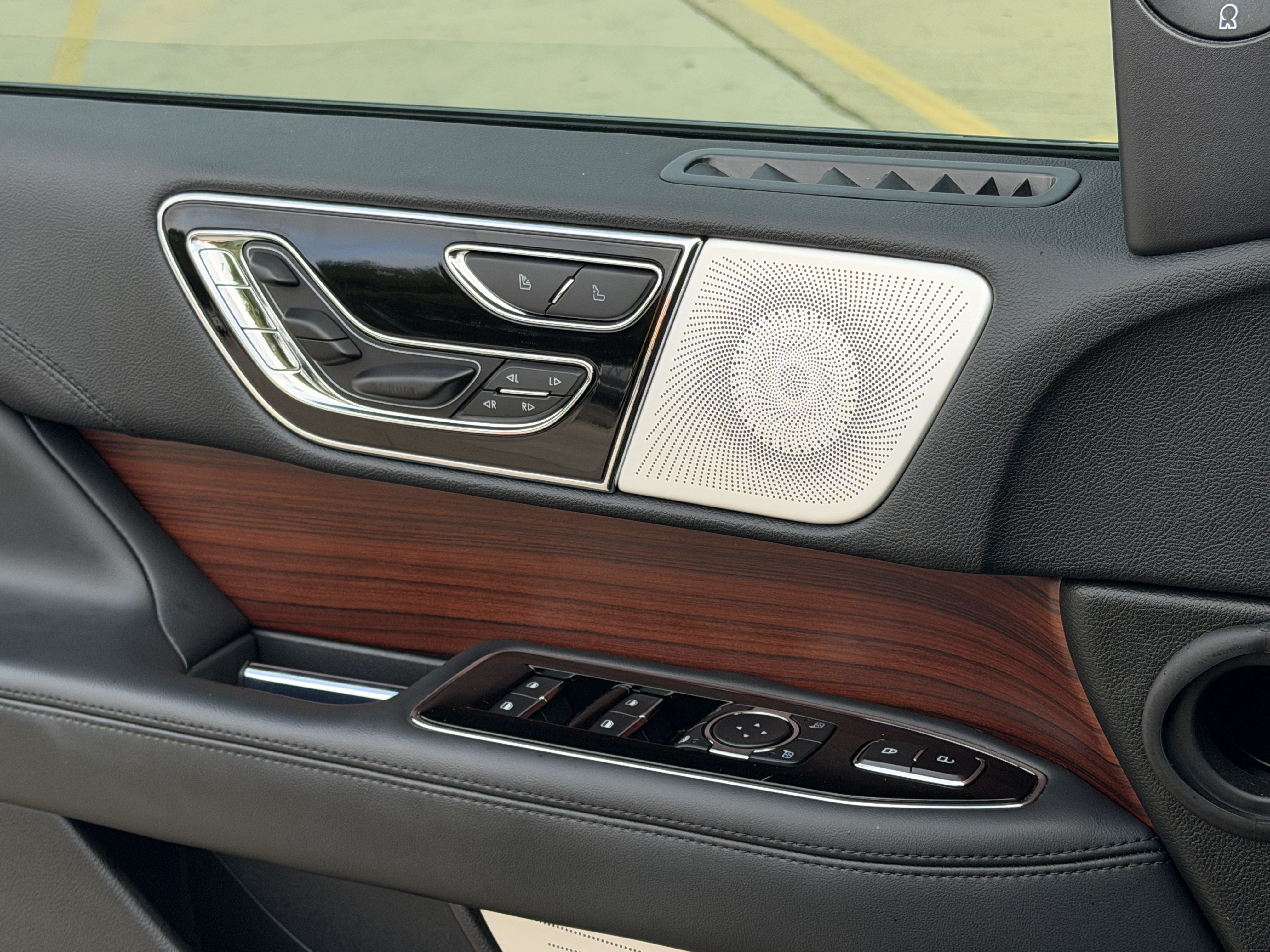 Used 2023 Lincoln Navigator Reserve AWD/4WD image 24