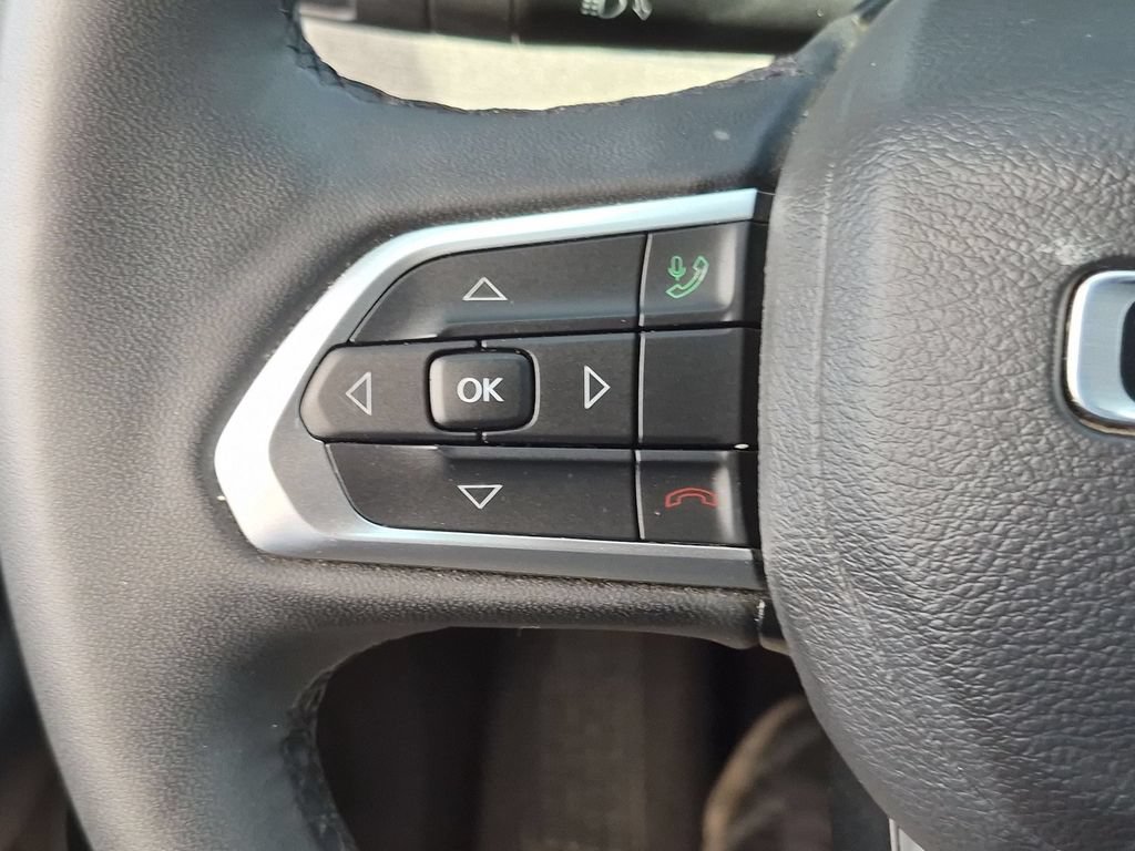 Used 2025 Jeep Compass Latitude w/ Sun & Sound Group AWD/4WD image 21