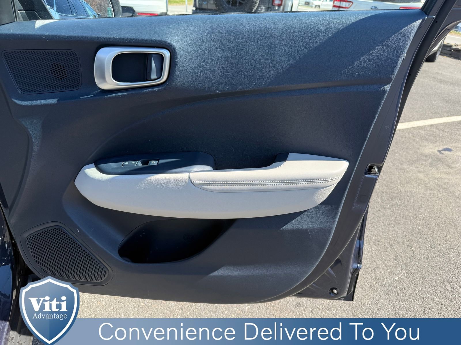 Used 2021 Hyundai Venue FWD image 27