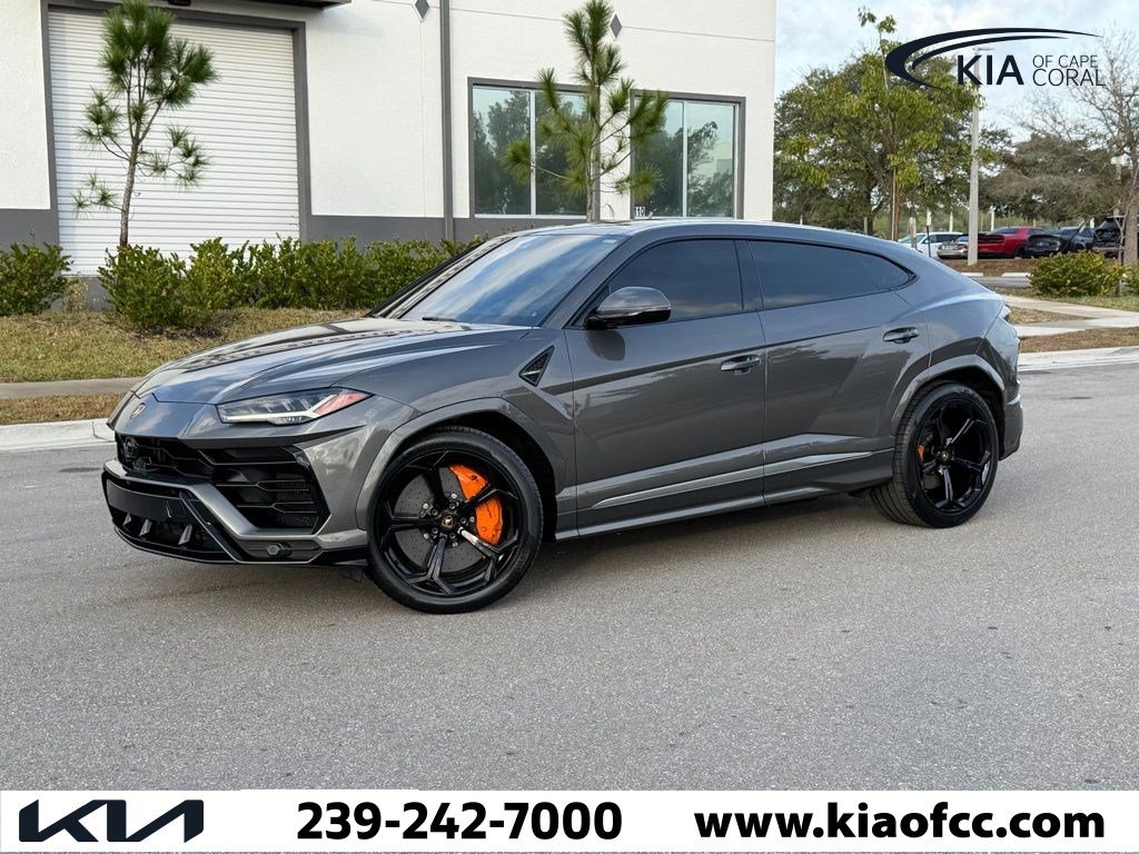 Used 2021 Lamborghini Urus image 2