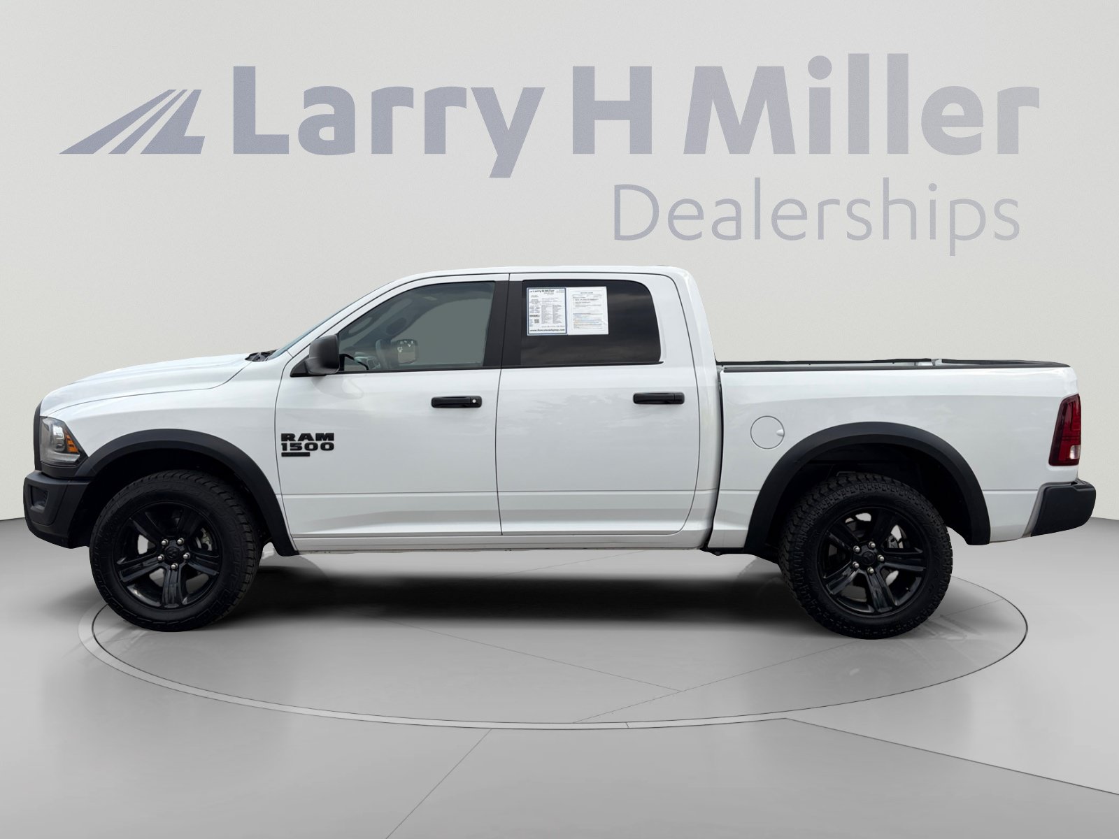 Used 2024 RAM 1500 Warlock AWD/4WD image 3