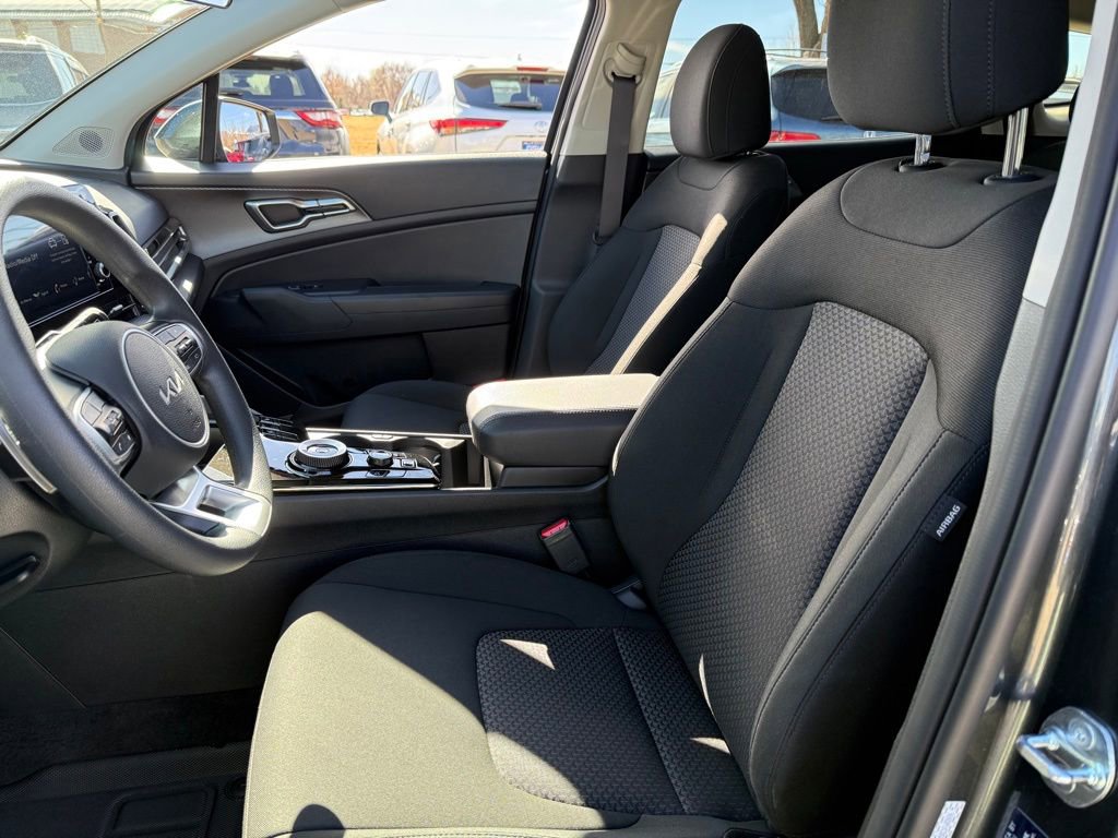 Used 2025 Kia Sportage LX image 13