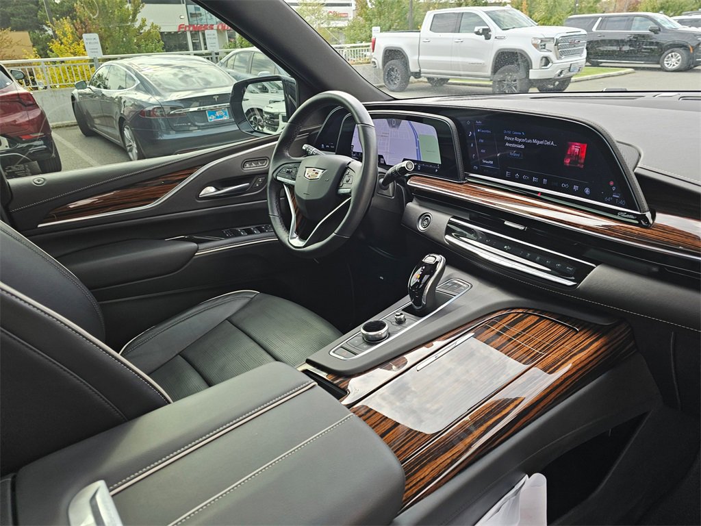 Used 2023 Cadillac Escalade Premium Luxury image 10