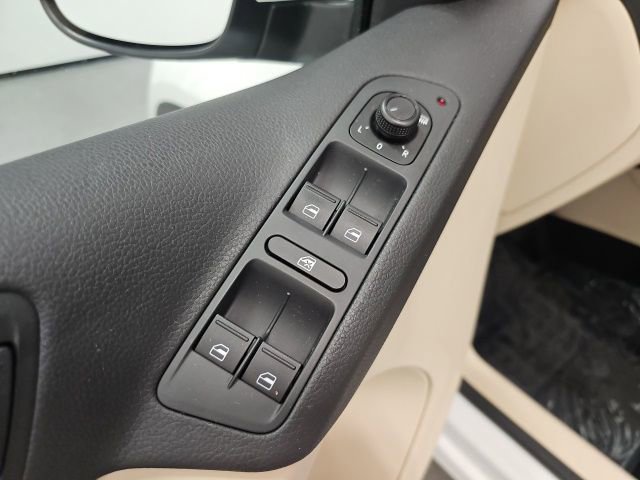 Used 2017 Volkswagen Tiguan S image 12