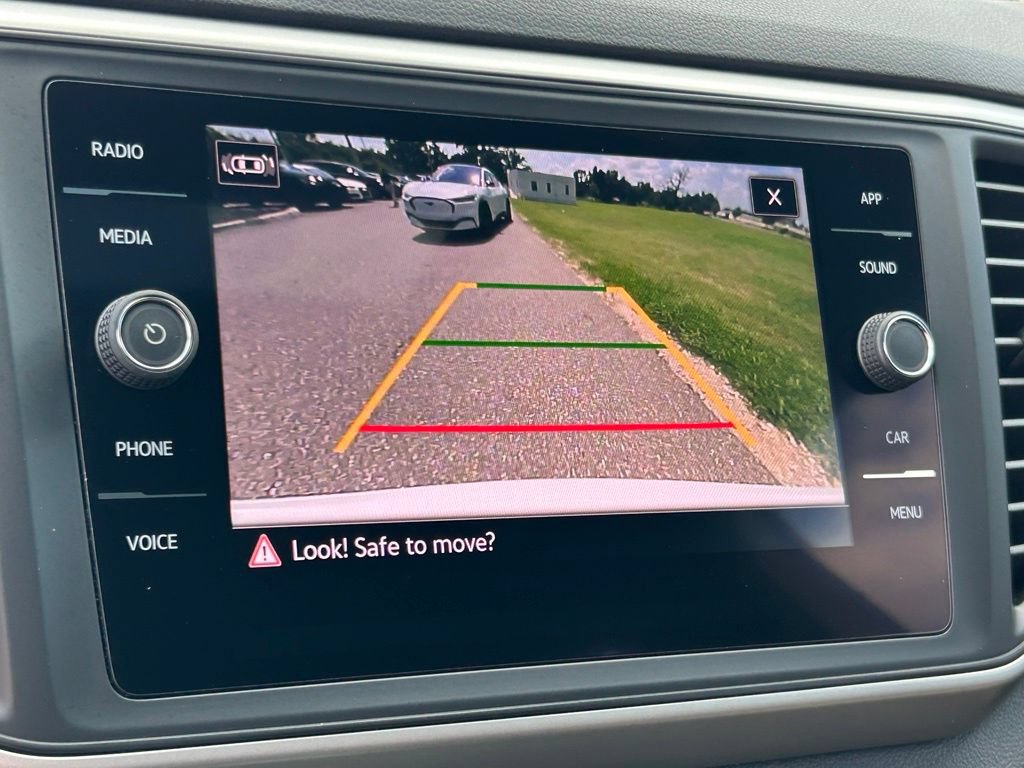 Used 2021 Volkswagen Atlas Cross Sport SE w/ Panoramic Sunroof Package FWD image 32