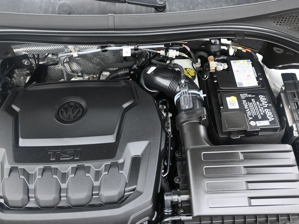 Used 2022 Volkswagen Tiguan SE R-Line image 15