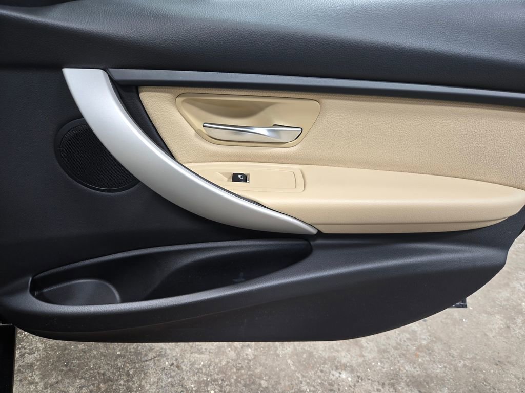 Used 2018 BMW 320i xDrive Sedan w/ Convenience Package image 47