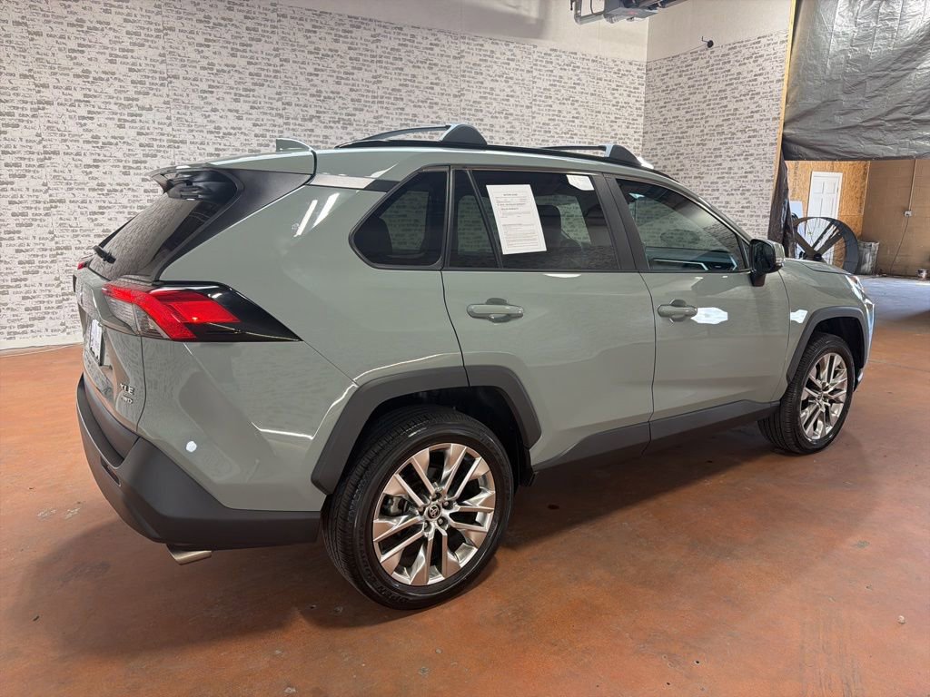 Used 2021 Toyota RAV4 XLE Premium image 7