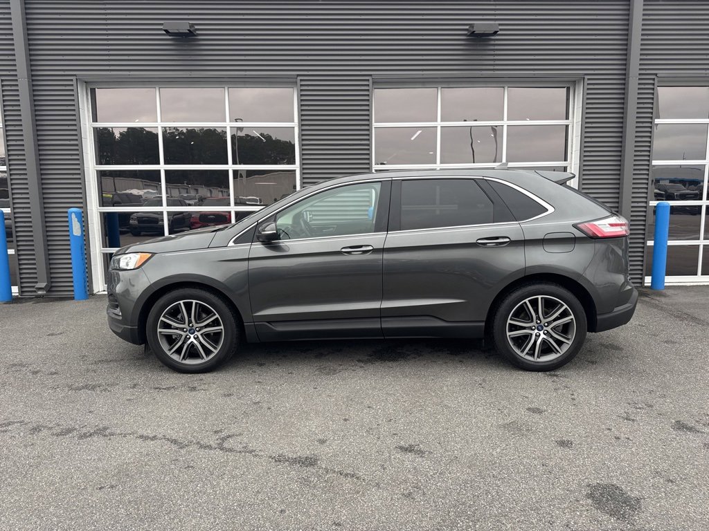 Used 2020 Ford Edge Titanium image 2