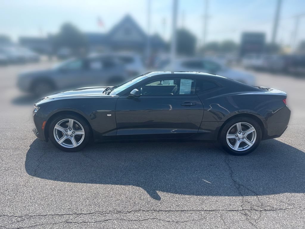 Used 2016 Chevrolet Camaro LT RWD image 2
