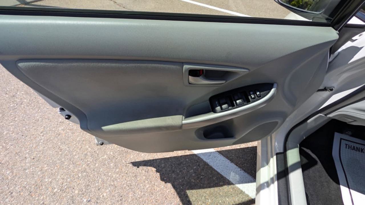 Used 2013 Toyota Prius Three w/ Solar Roof Pkg FWD image 12