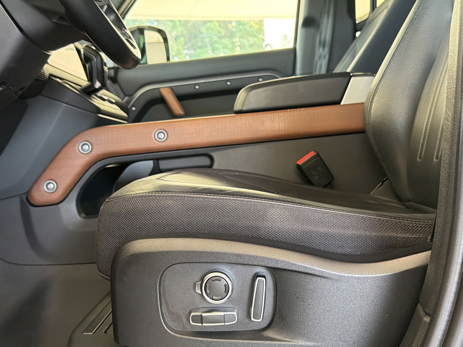 Used 2023 Land Rover Defender 130 X image 14