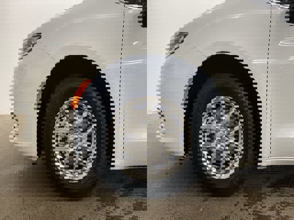 Used 2024 Chrysler Pacifica Touring-L image 12