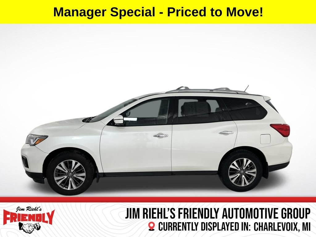 Used 2018 Nissan Pathfinder SV image 2
