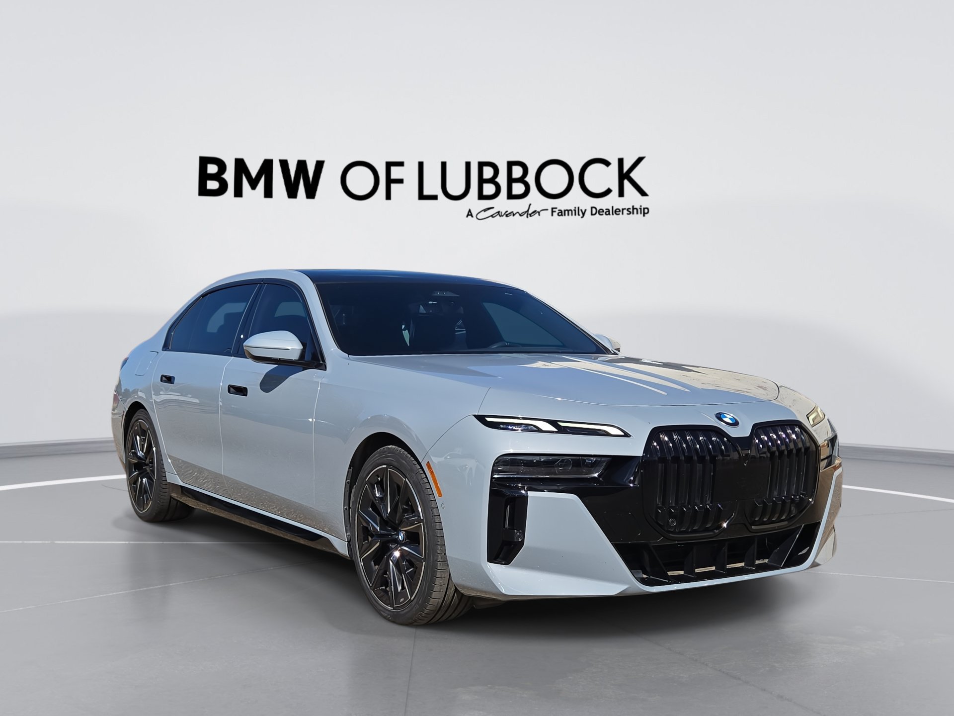 Used 2023 BMW 740i w/ Parking Assistance Package RWD image 1