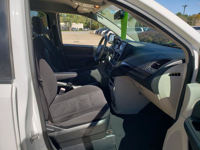 Used 2018 Dodge Grand Caravan SE w/ UConnect Hands-Free Group FWD image 20