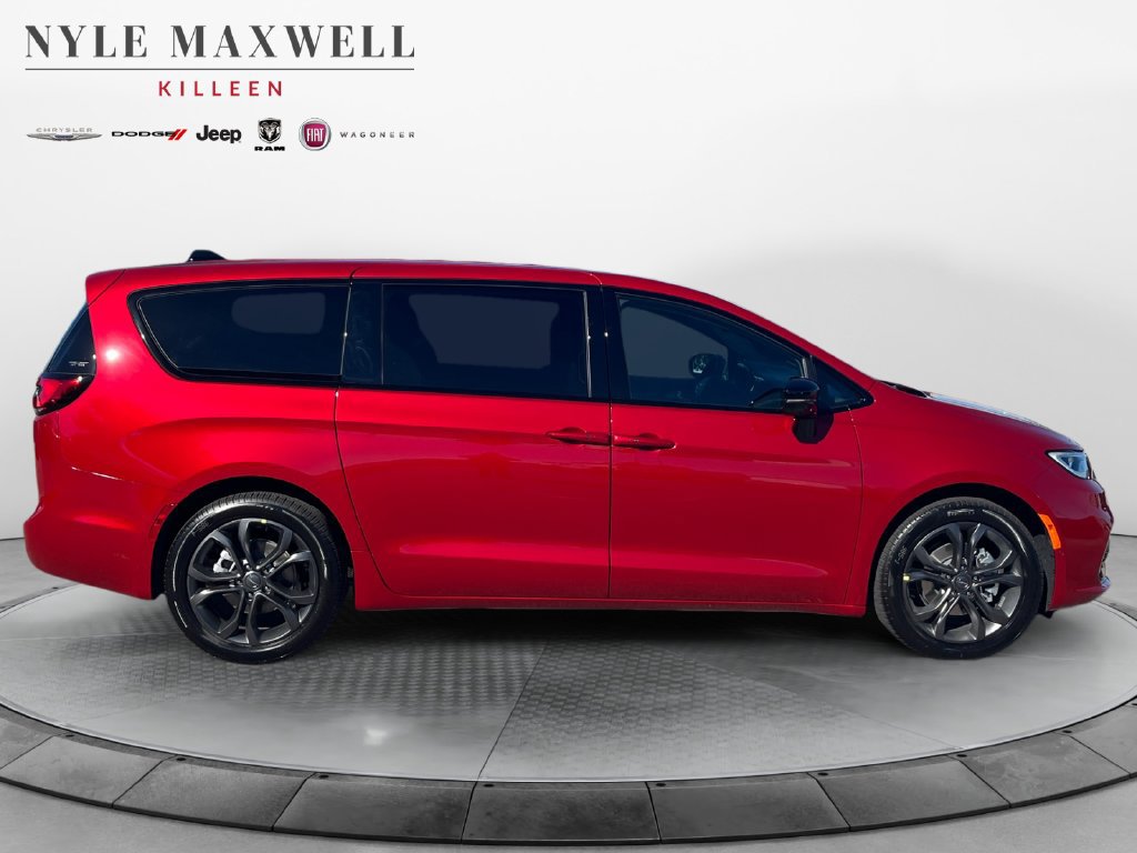 New 2026 Chrysler Pacifica Select FWD image 17