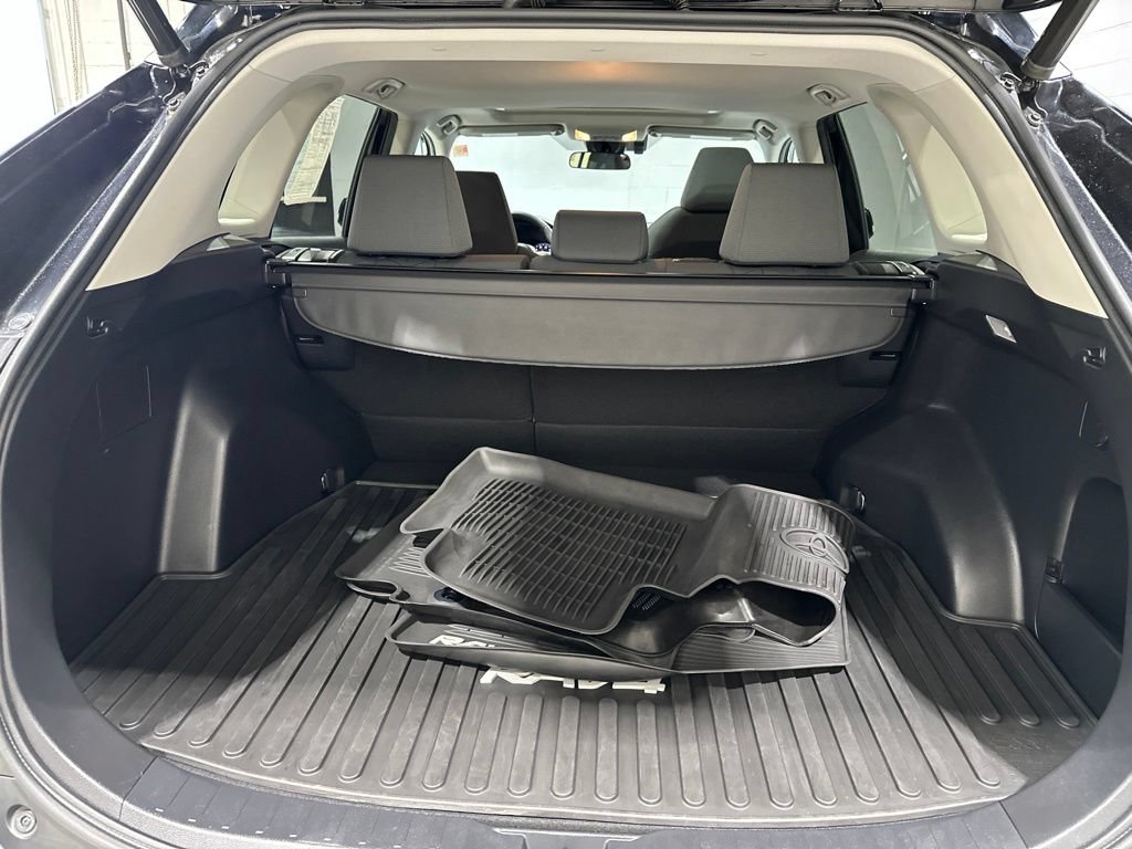 Used 2020 Toyota RAV4 XLE w/ Convenience Package AWD/4WD image 15