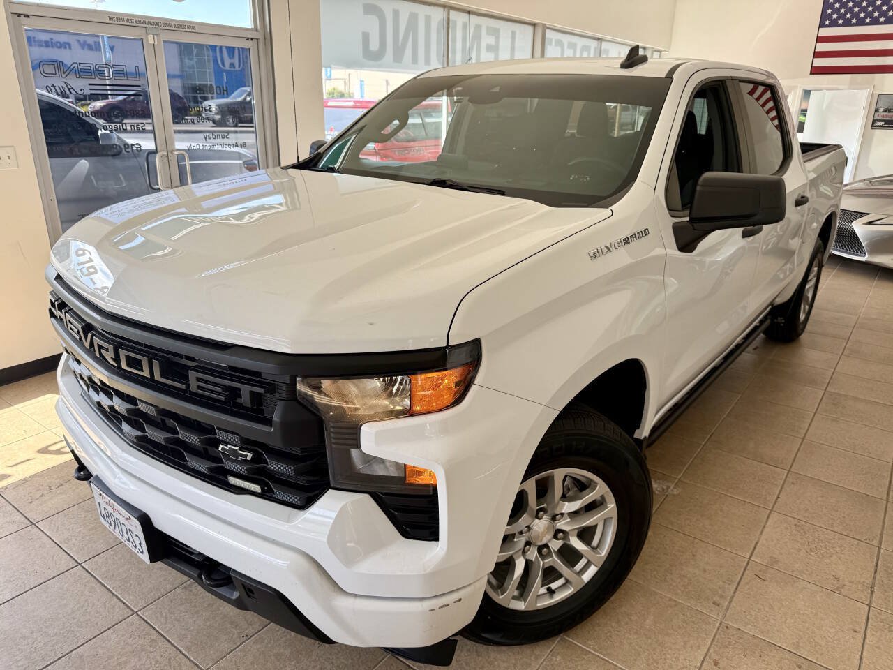 Used 2023 Chevrolet Silverado 1500 Custom AWD/4WD image 1