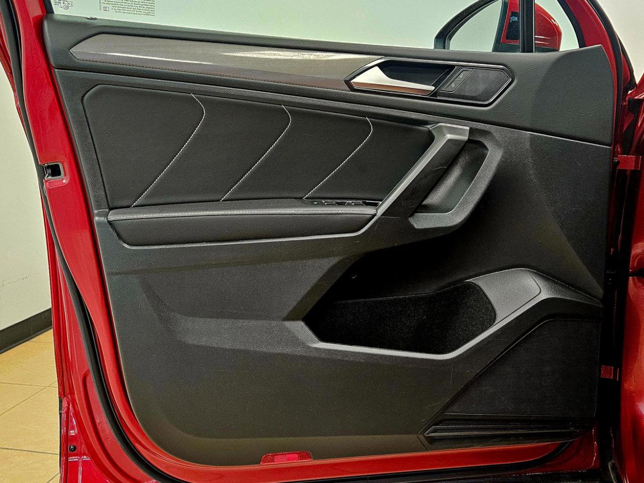 Used 2023 Volkswagen Tiguan SE image 7