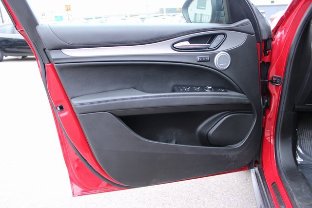 Used 2024 Alfa Romeo Stelvio Ti image 10