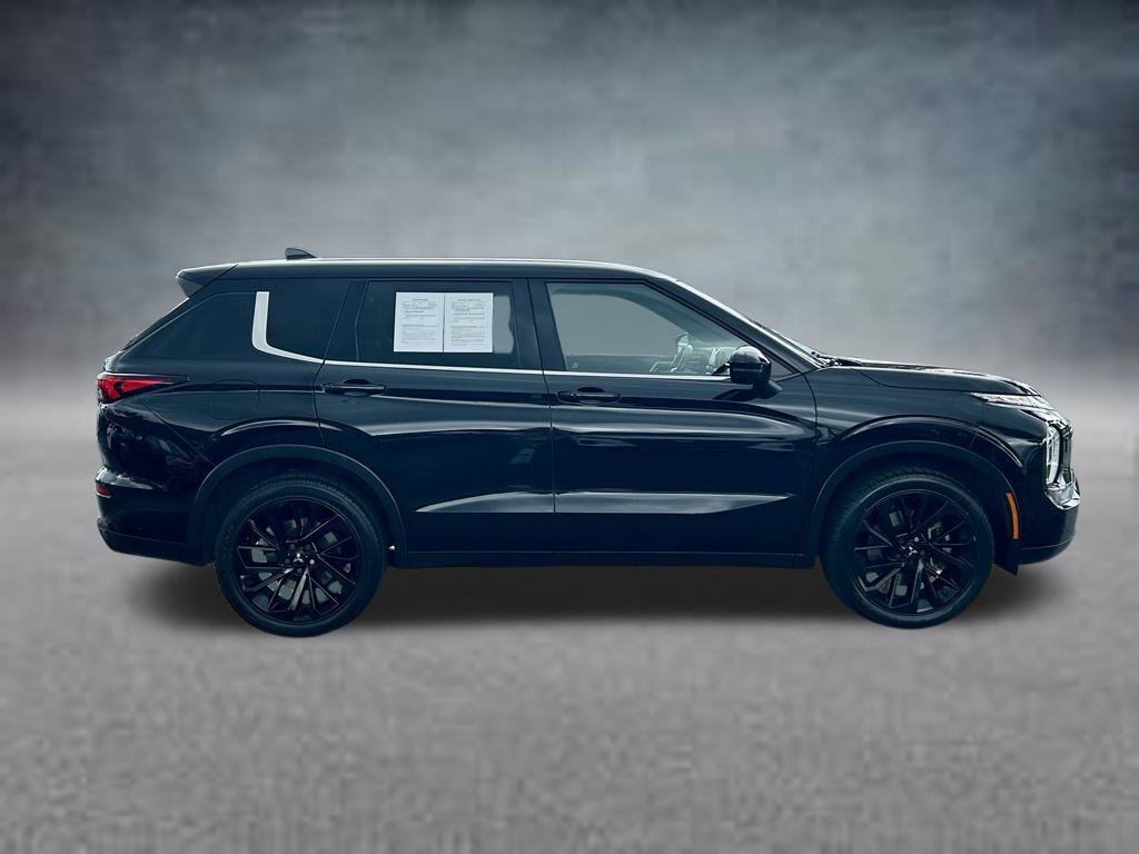 Used 2023 Mitsubishi Outlander SE Black Edition AWD/4WD image 4