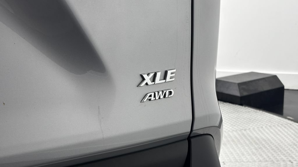 Used 2025 Toyota RAV4 XLE AWD/4WD image 8