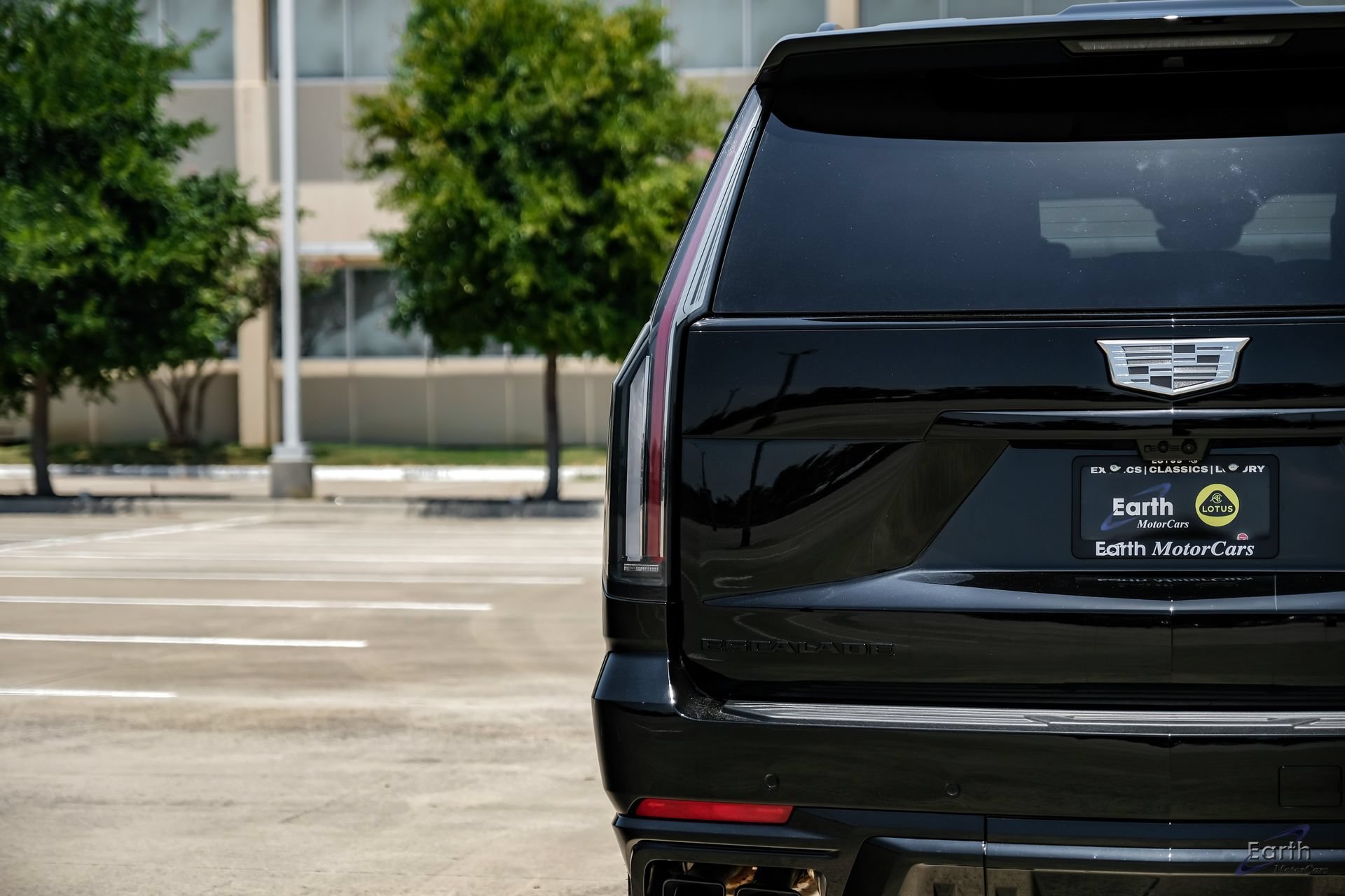Used 2026 Cadillac Escalade ESV V w/ LPO, ONYX Package AWD/4WD image 14