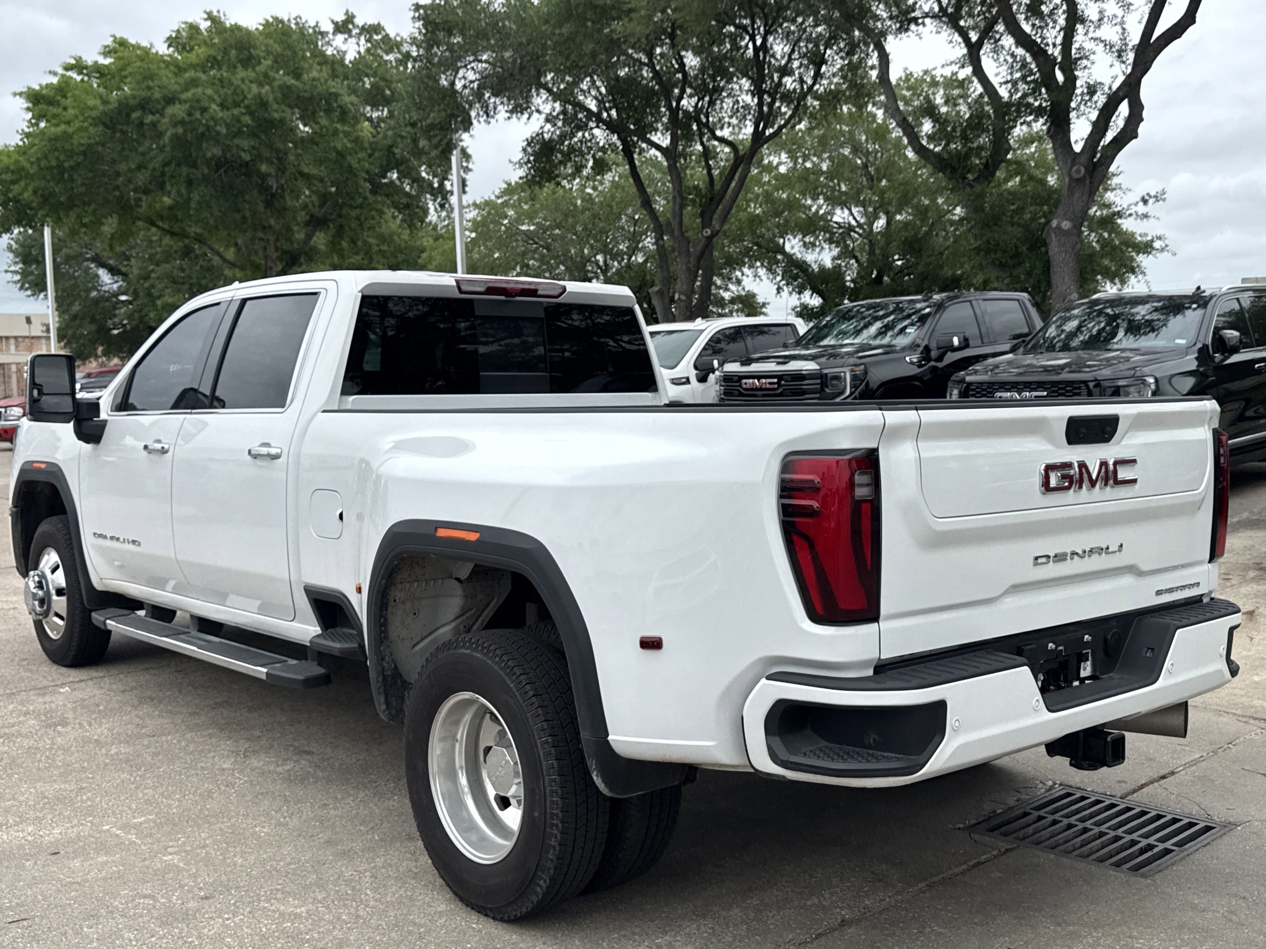 Used 2025 GMC Sierra 3500 Denali image 11