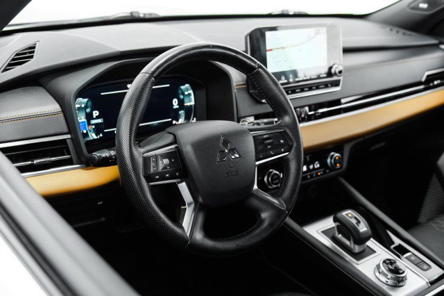 Used 2022 Mitsubishi Outlander SEL image 12