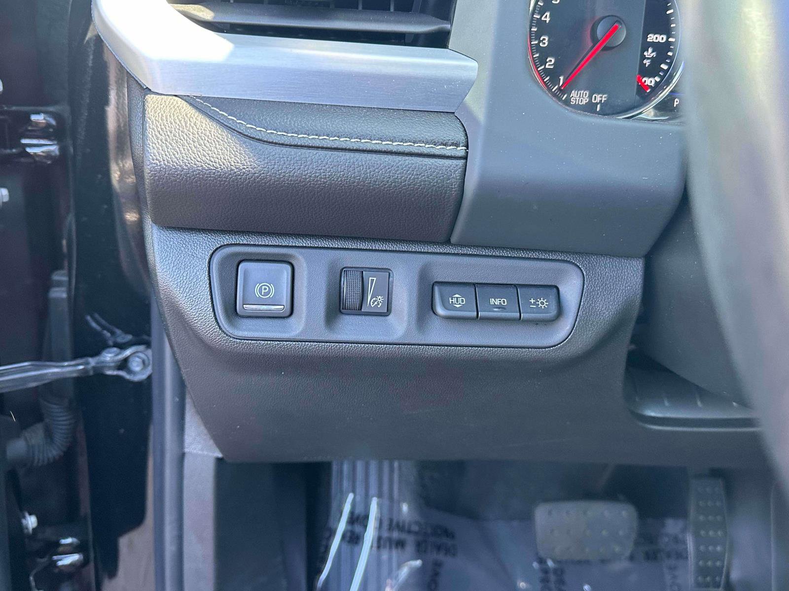 Used 2022 GMC Acadia SLT w/ Technology Package image 24