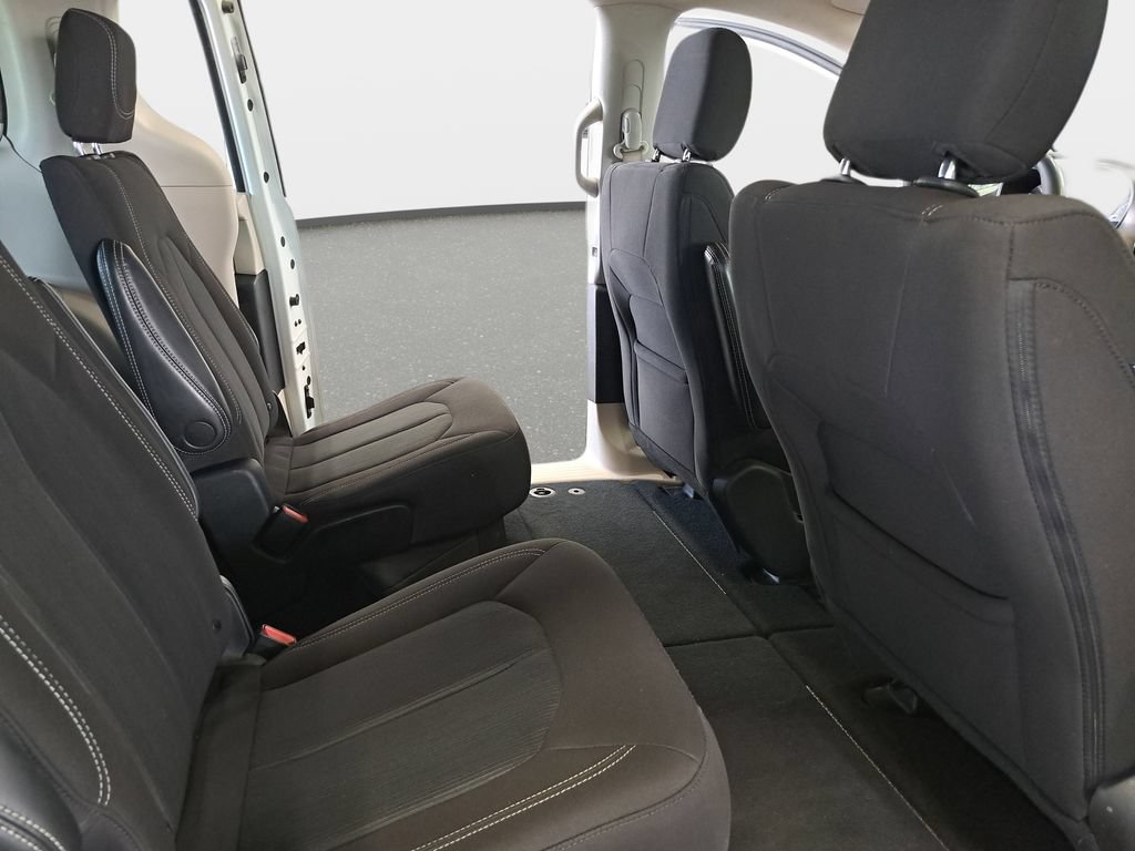 Used 2023 Chrysler Voyager LX FWD image 12
