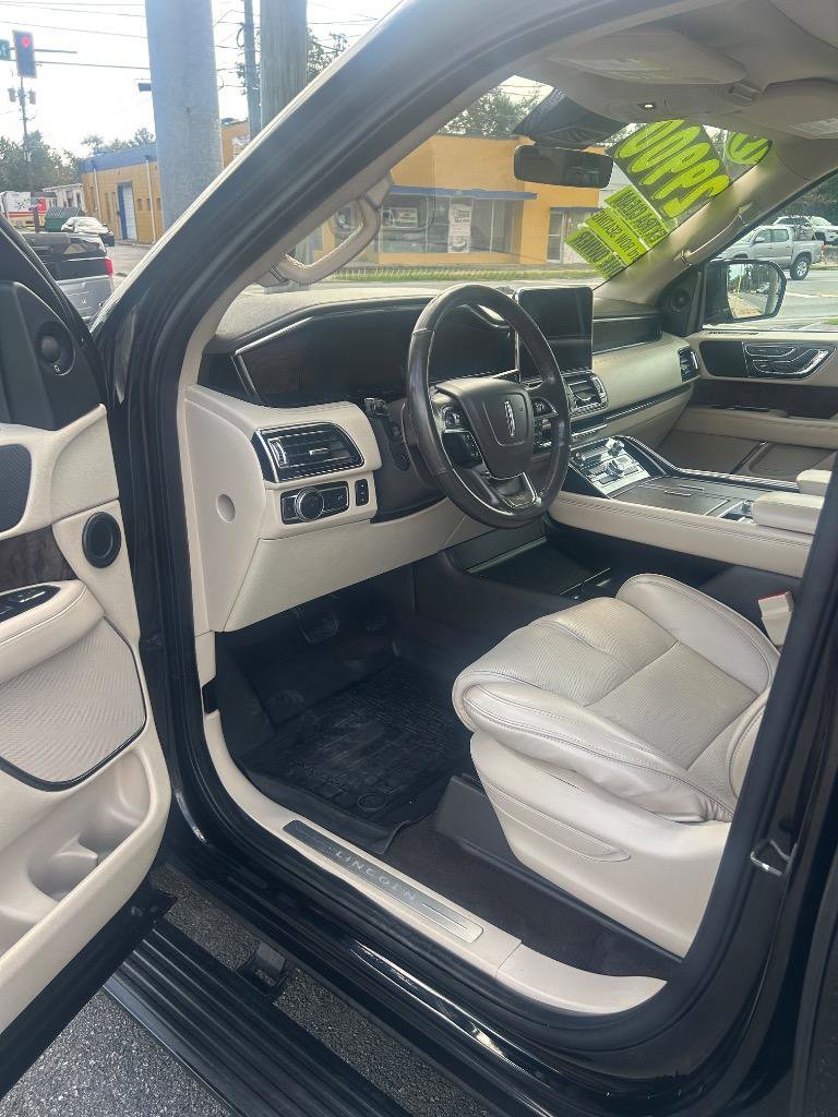 Used 2019 Lincoln Navigator L Reserve image 3