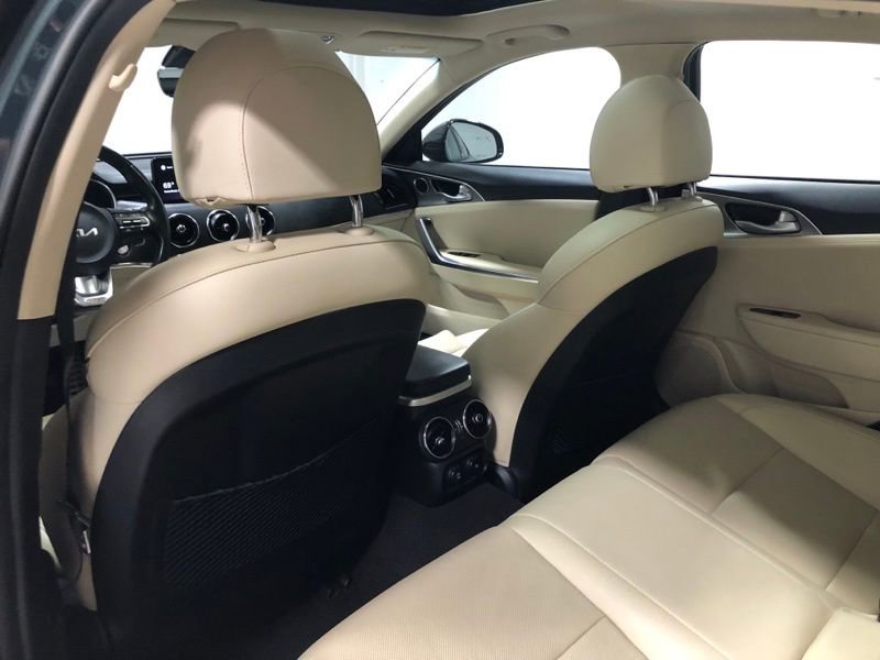 Certified 2022 Kia Stinger GT1 image 16