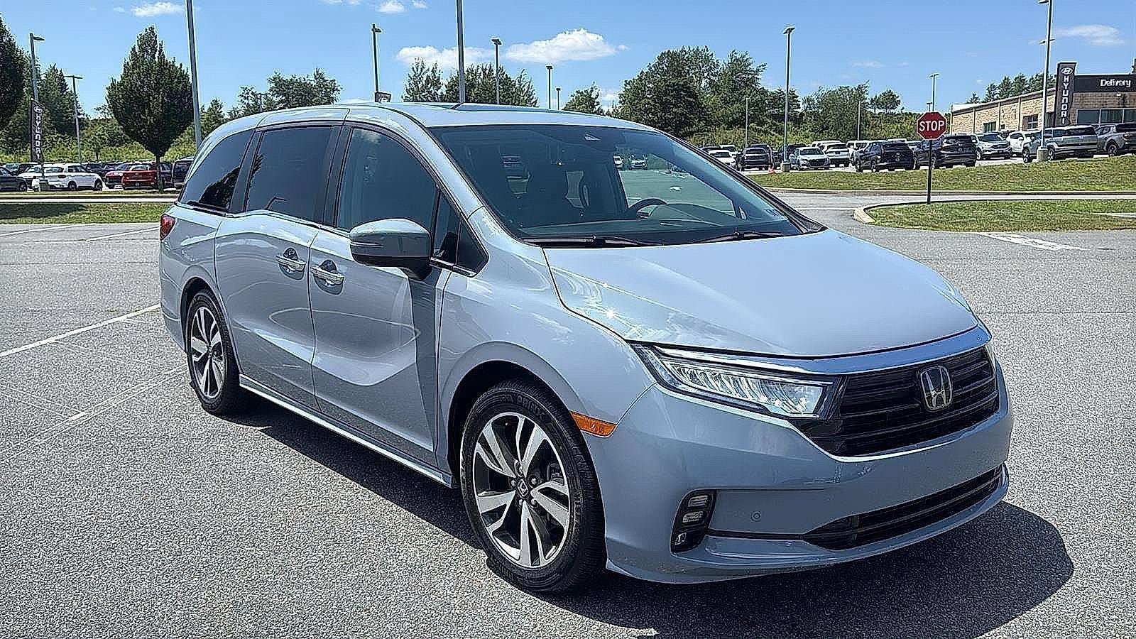 Used 2023 Honda Odyssey Touring image 1