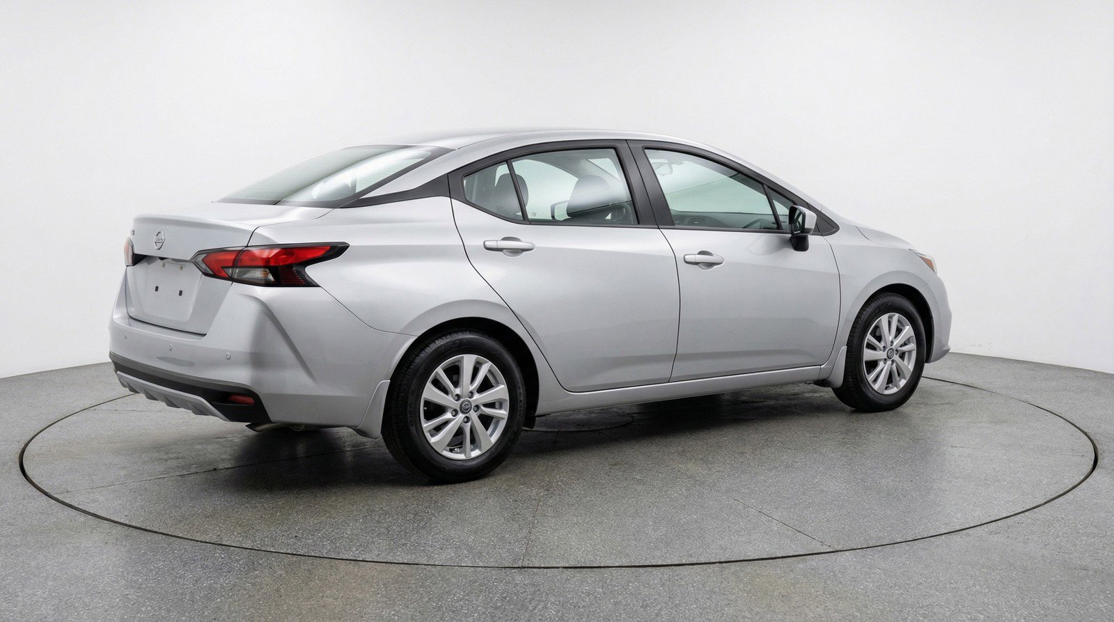Used 2025 Nissan Versa SV image 9