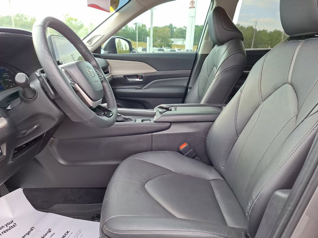 Used 2026 Toyota Grand Highlander AWD image 15