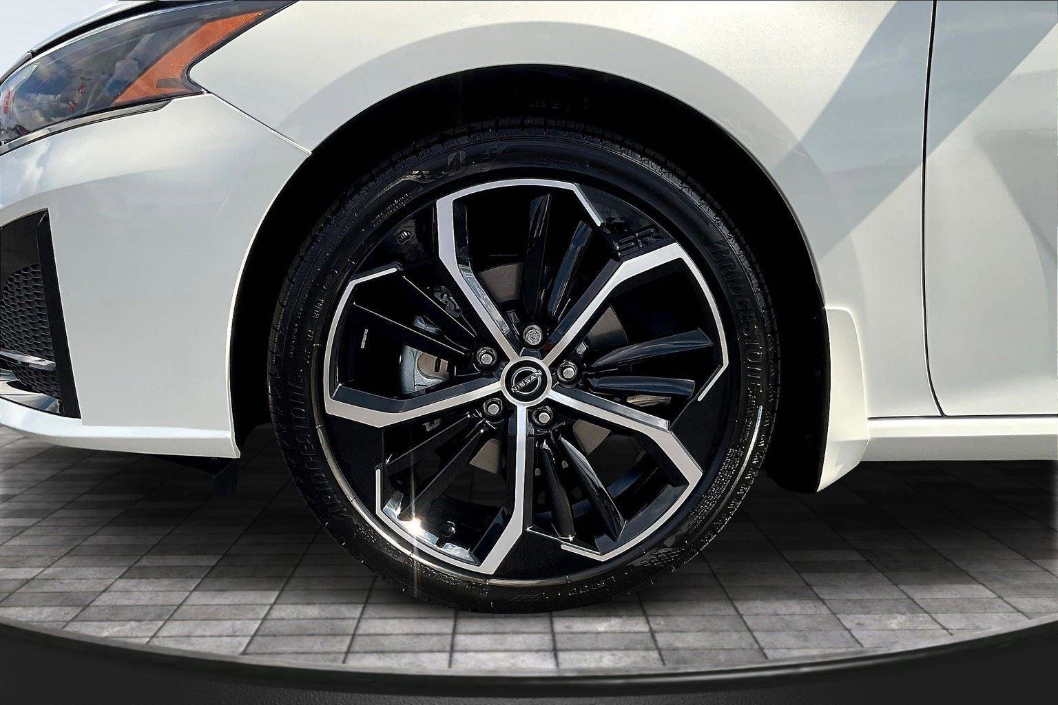 New 2025 Nissan Altima 2.5 SR image 11