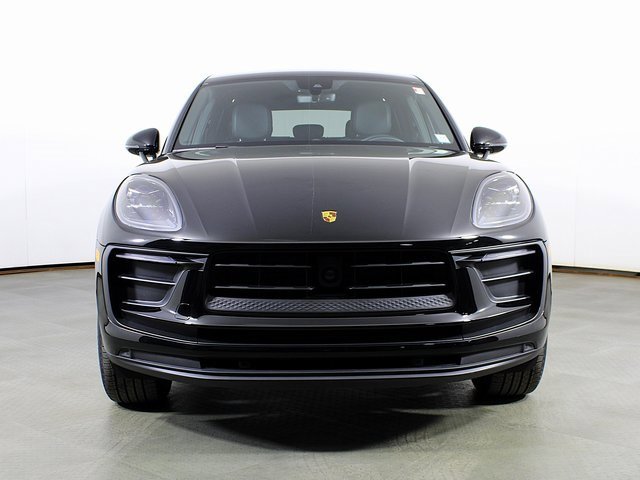 Certified 2023 Porsche Macan image 10