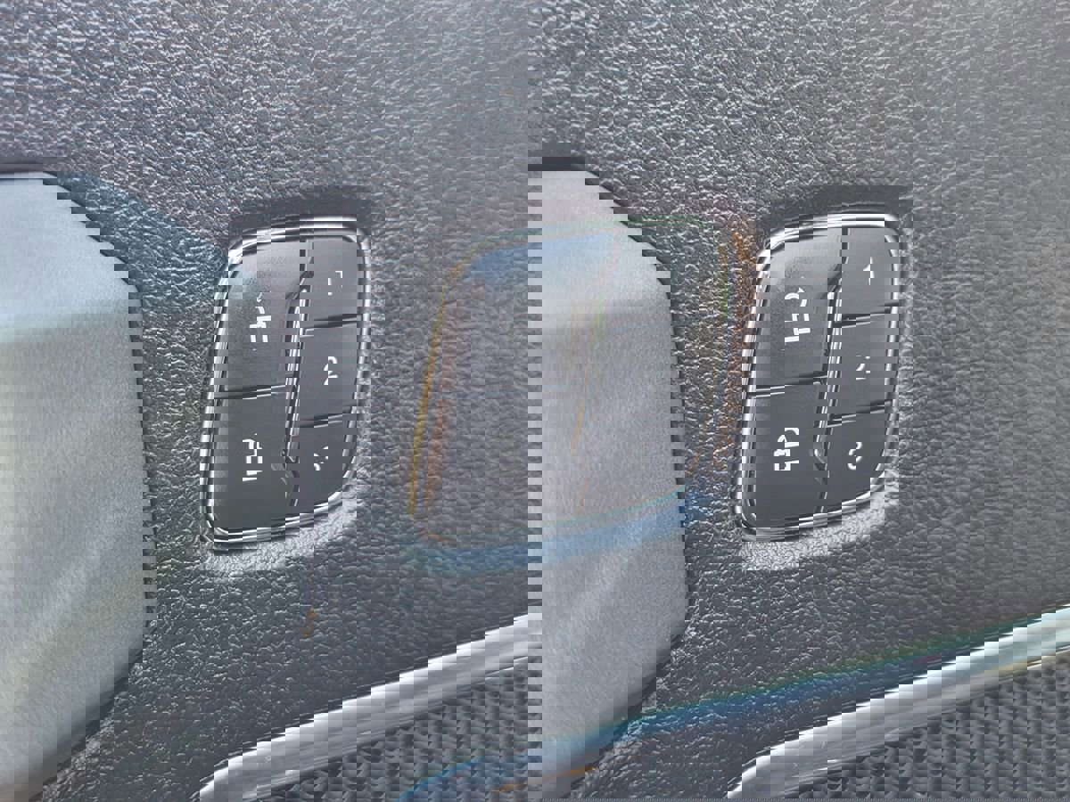 Used 2015 Ford F150 Platinum w/ Equipment Group 701A Luxury image 32