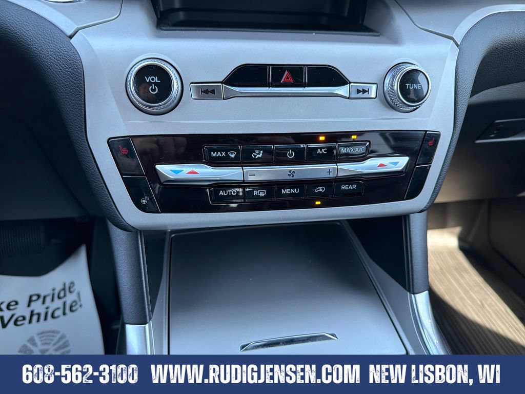 Used 2024 Ford Explorer XLT w/ Equipment Group 202A AWD/4WD image 17