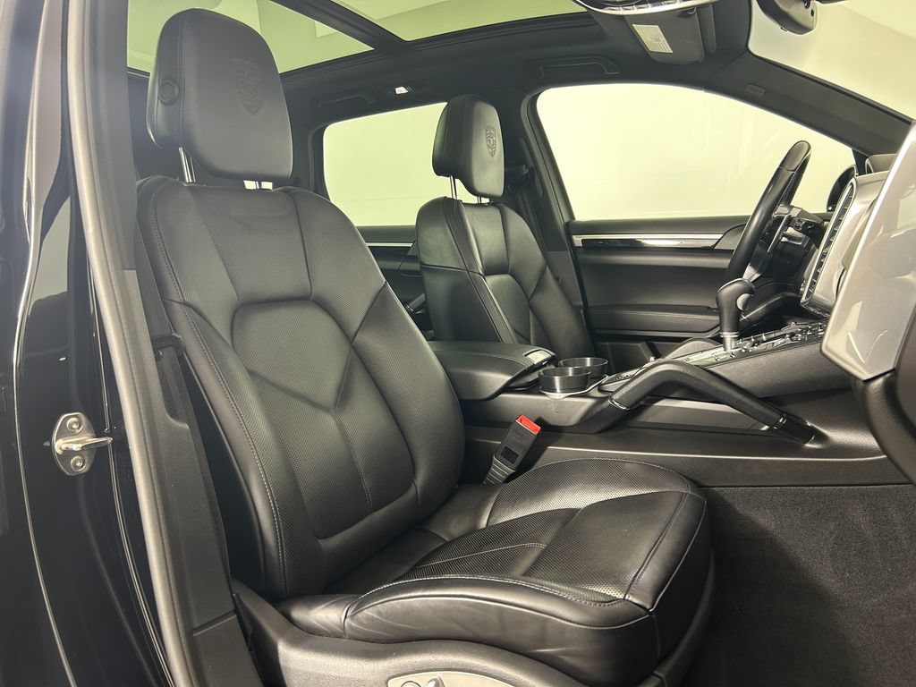 Used 2017 Porsche Cayenne Platinum Edition AWD/4WD image 23
