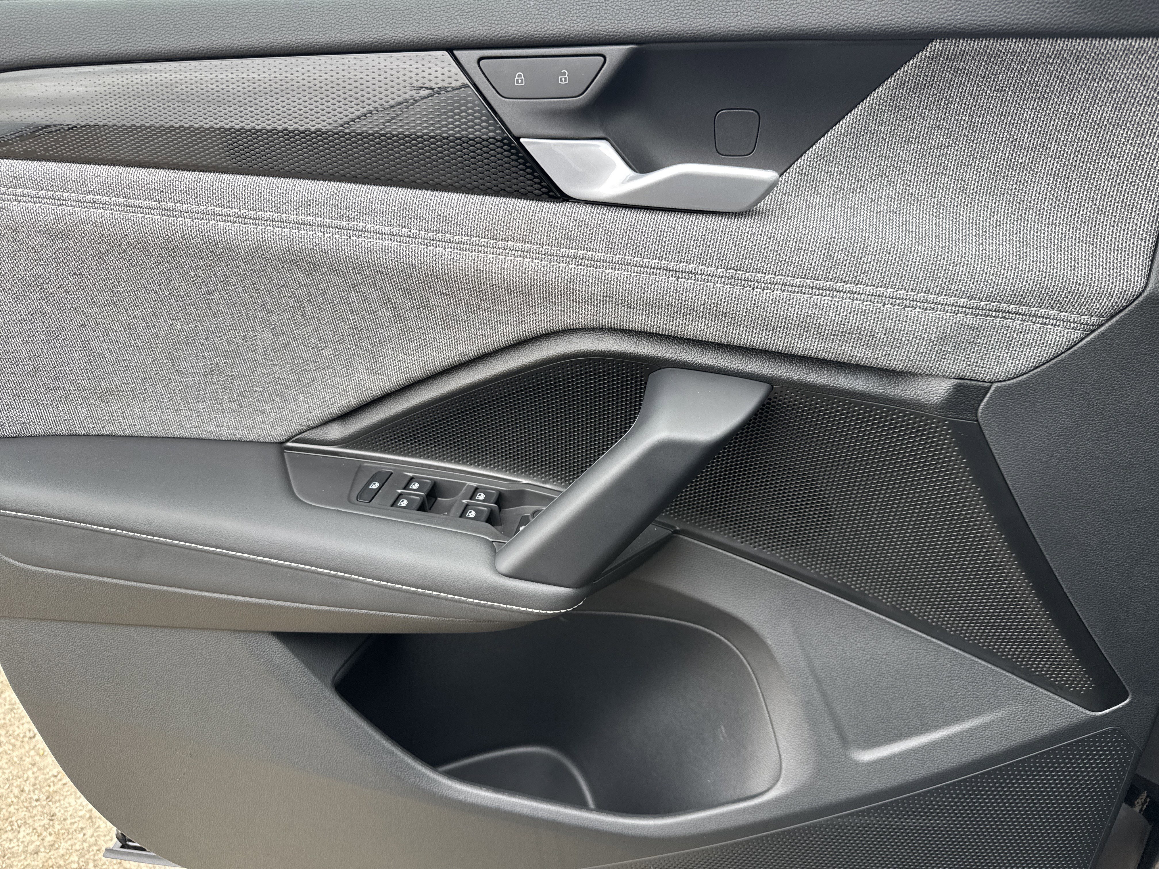 Used 2025 Volkswagen Tiguan S image 9