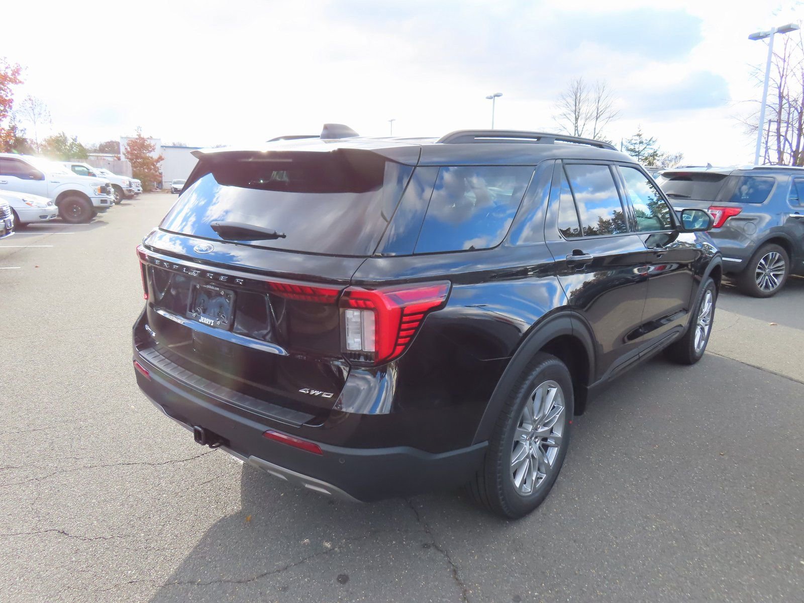 New 2026 Ford Explorer Active w/ Active Comfort Package AWD/4WD image 4