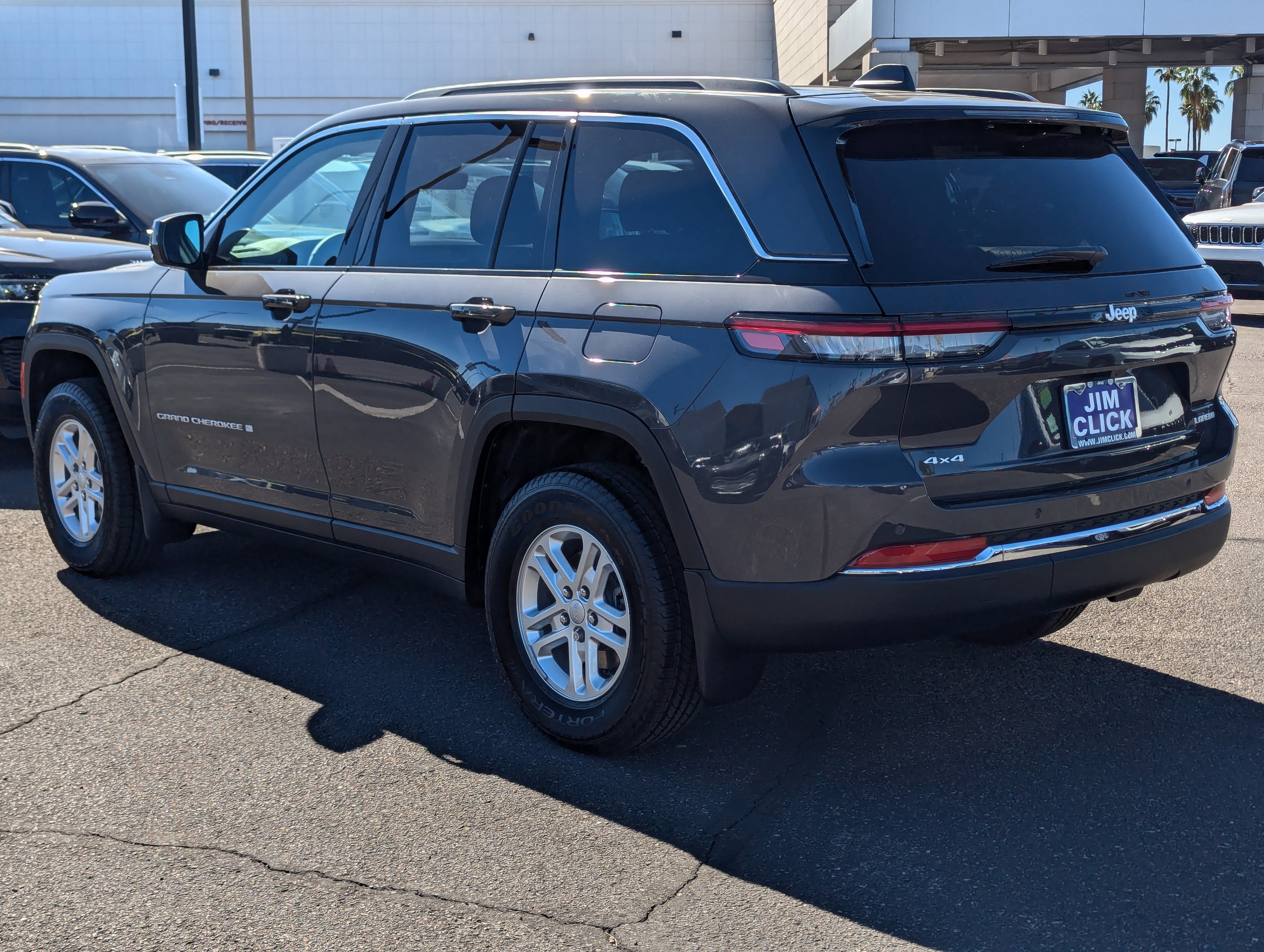 New 2025 Jeep Grand Cherokee Laredo w/ Luxury Tech Group I image 4