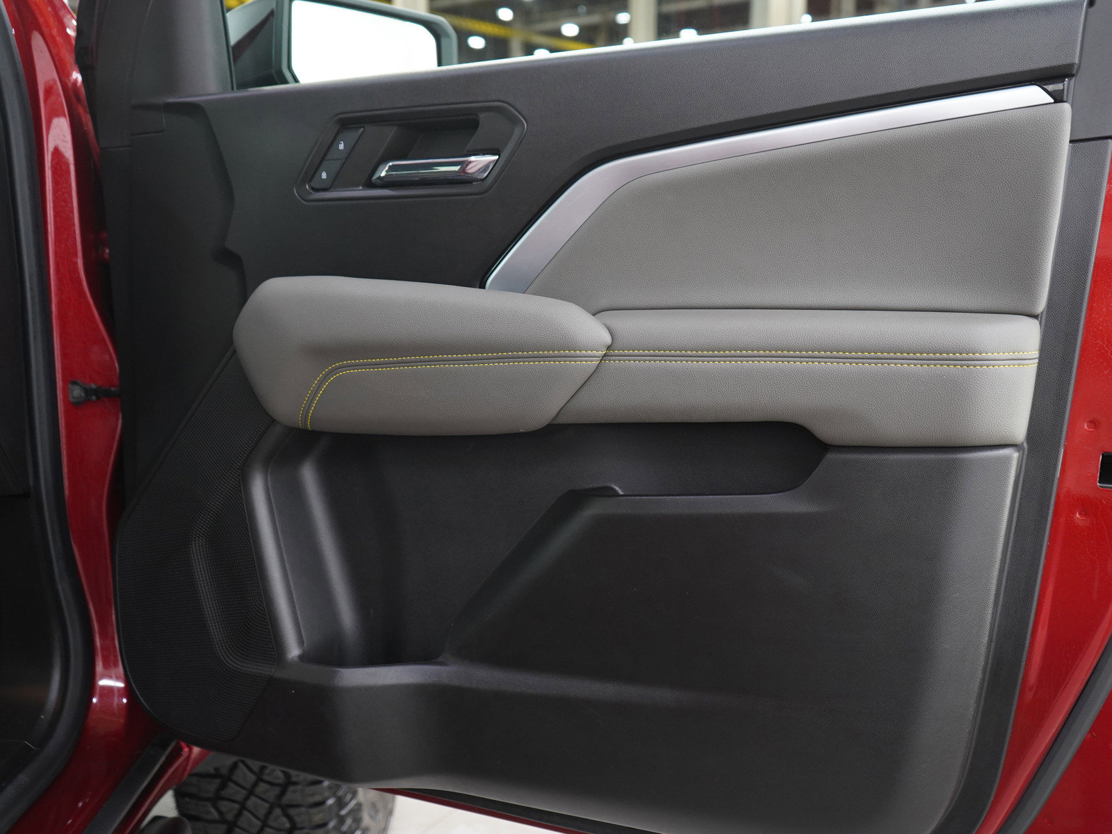 Used 2024 Chevrolet Colorado ZR2 w/ Technology Package AWD/4WD image 9
