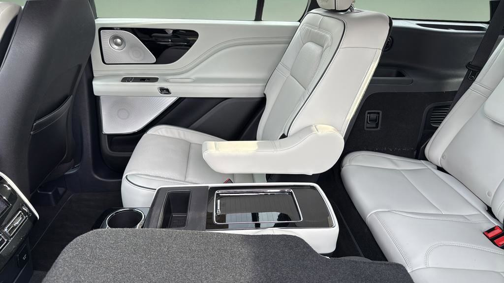 Used 2025 Lincoln Aviator Black Label image 16