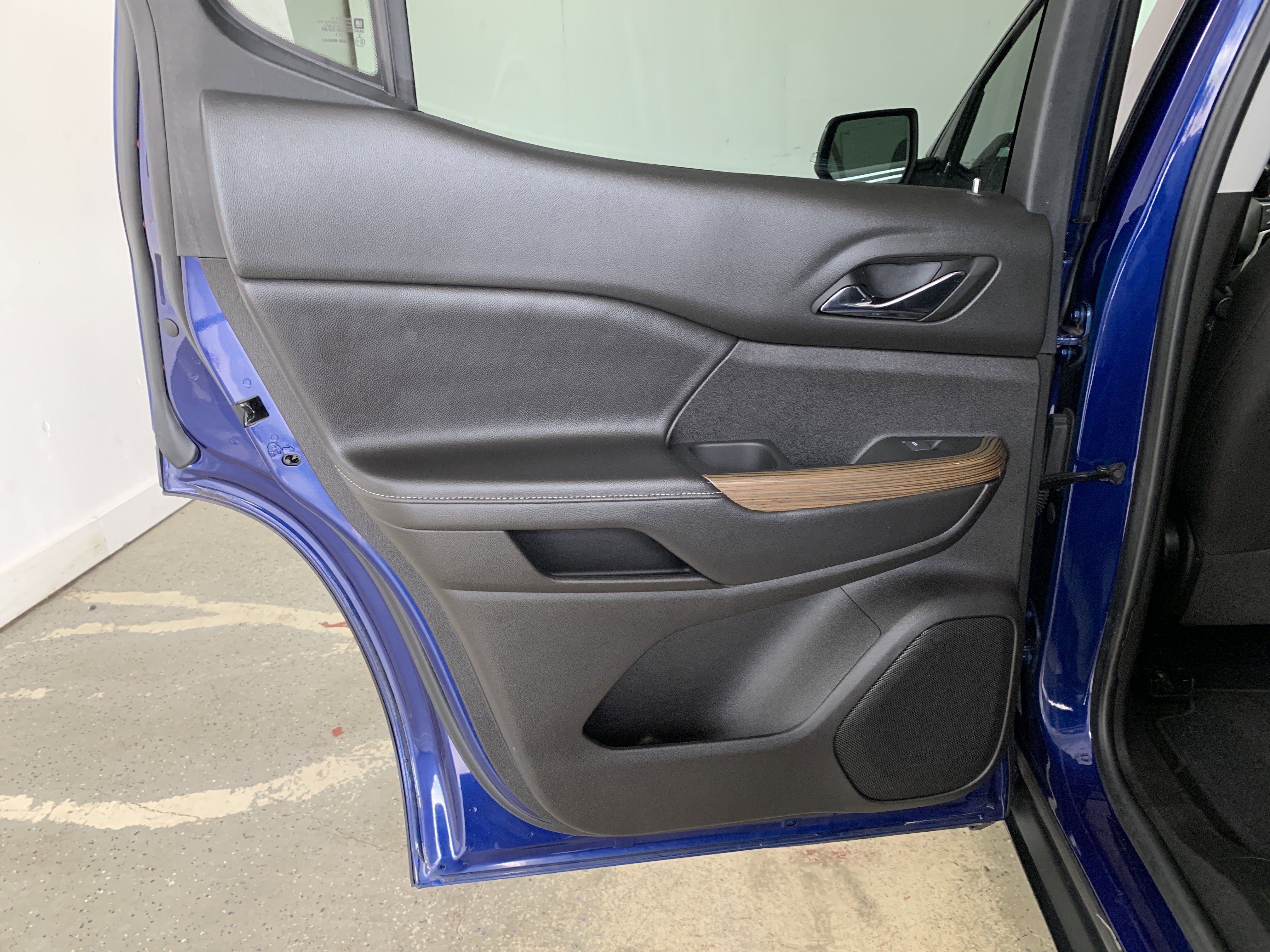 Used 2023 GMC Acadia SLE w/ Elevation Edition image 39