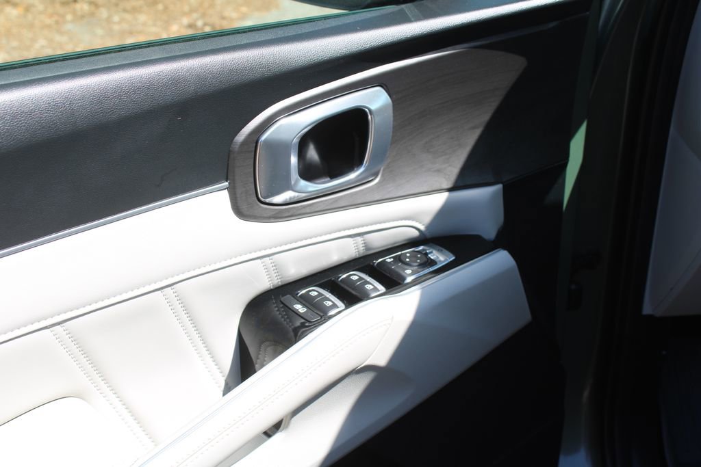 Certified 2025 Kia Sorento SX AWD/4WD image 20