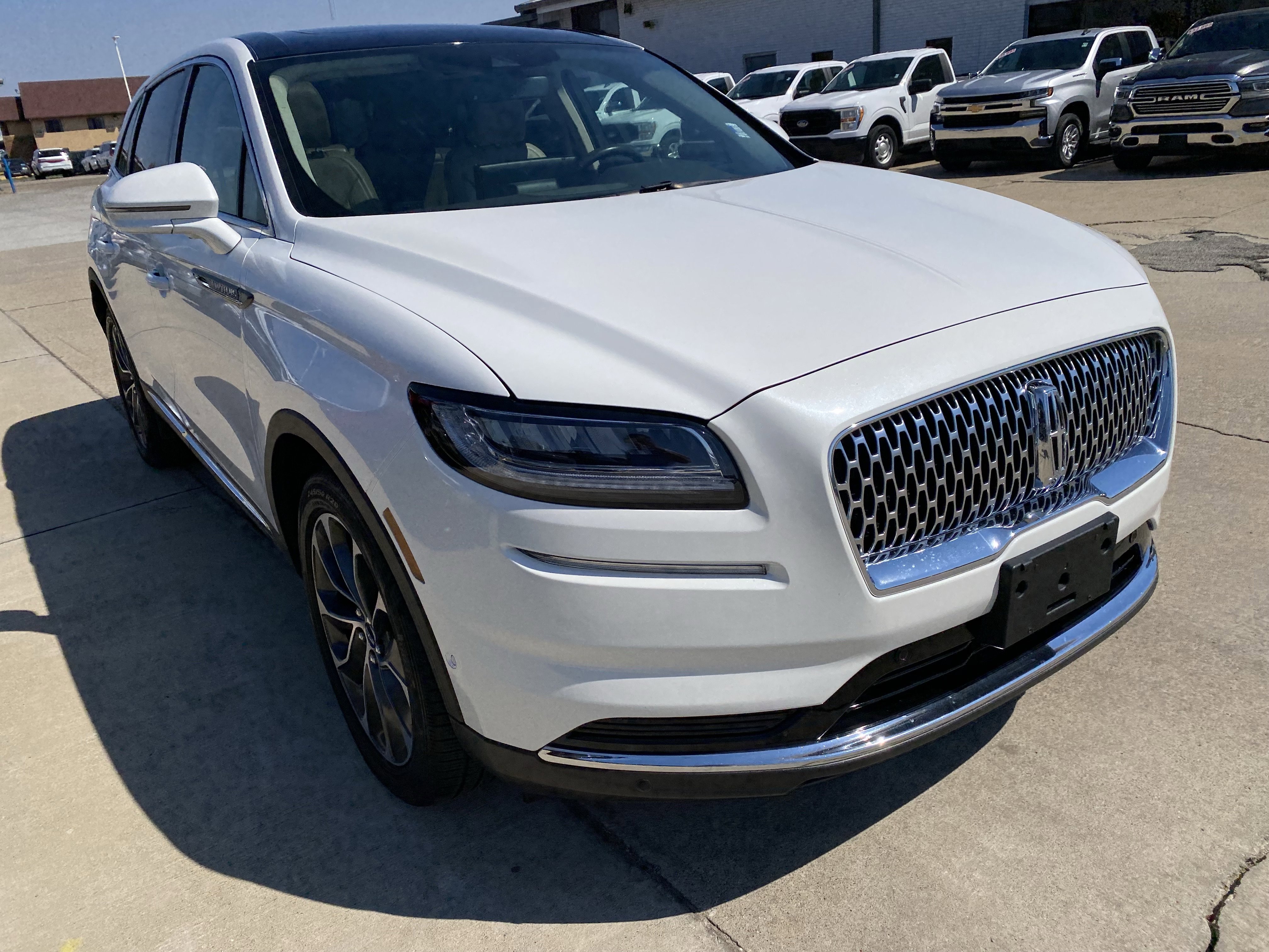 Used 2021 Lincoln Nautilus Reserve w/ Equipment Group 201A image 3